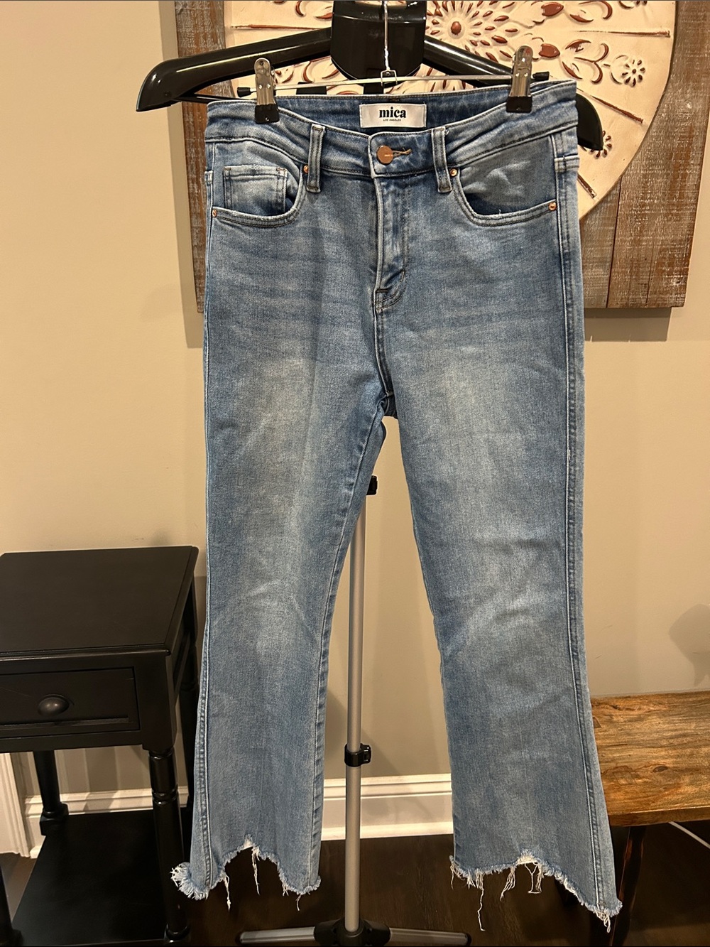 Mica Women’s Light Wash Bootcut Cropped Frayed Hem Jeans/ Size 26